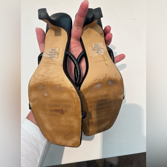 Express Heels - Picture 3 of 4